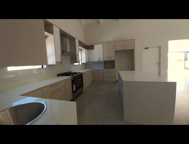 3 BEDROOM HOUSE FOR SALE IN BRITANNIA BEACH ESTATE